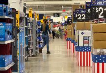 Walmart hikes annual forecast as low price focus draws shoppers